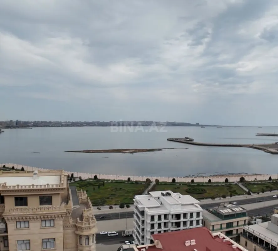 Satılır 5 otaqlı mənzil 231 m²