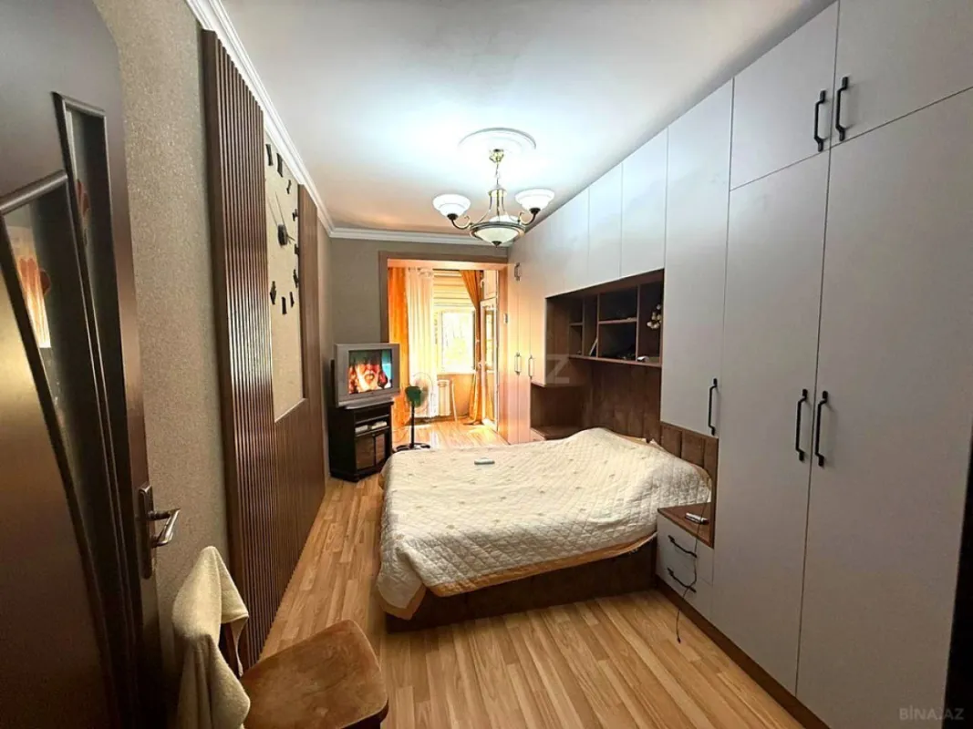 Satılır 5 otaqlı mənzil 120 m²