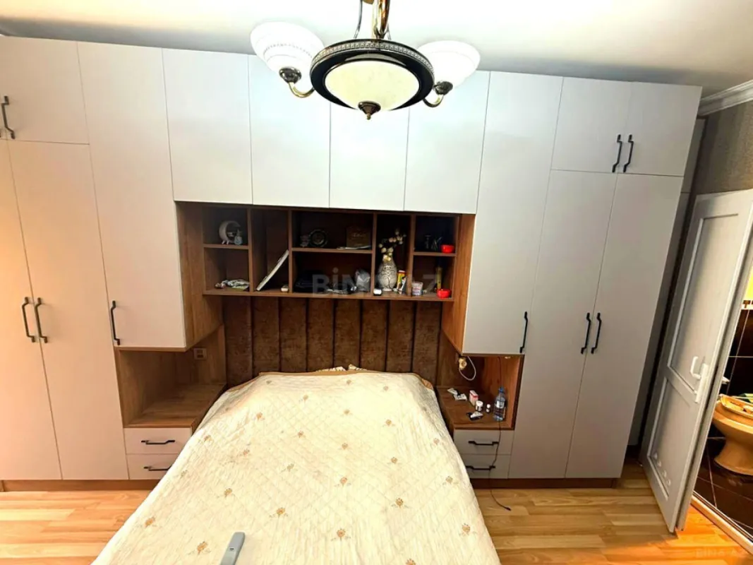 Satılır 5 otaqlı mənzil 120 m²