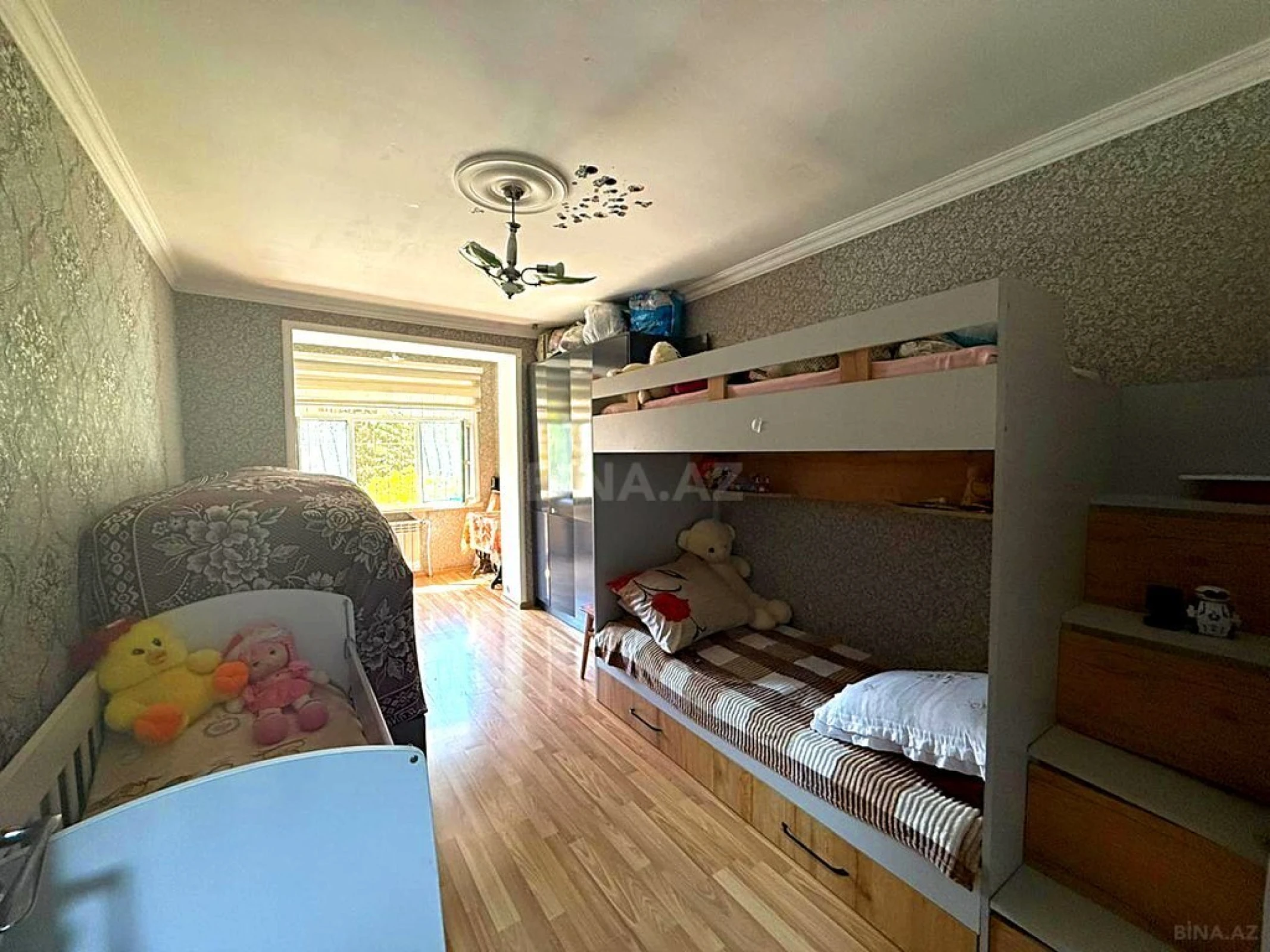 Satılır 5 otaqlı mənzil 120 m²