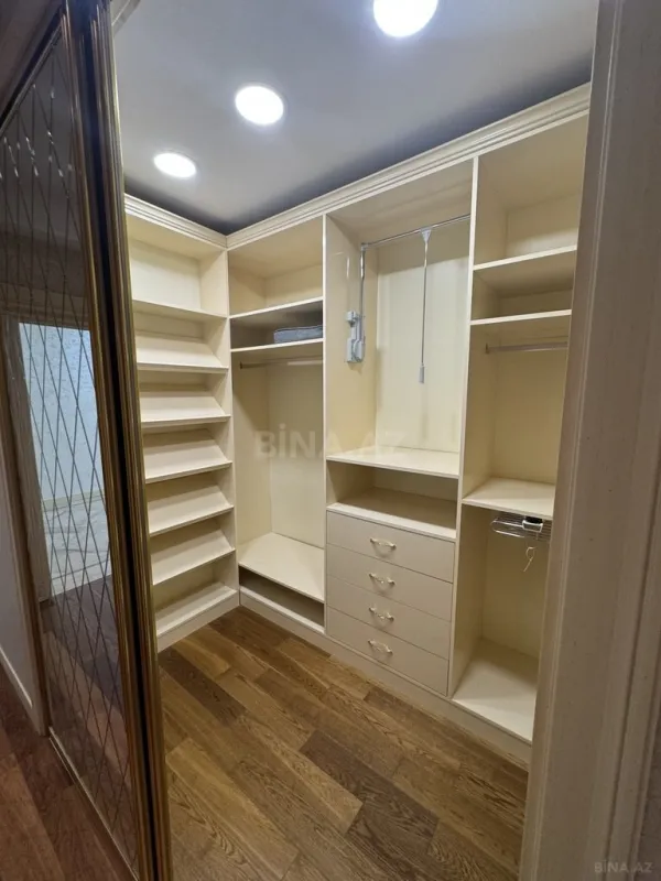 Satılır 6 otaqlı mənzil 470 m²