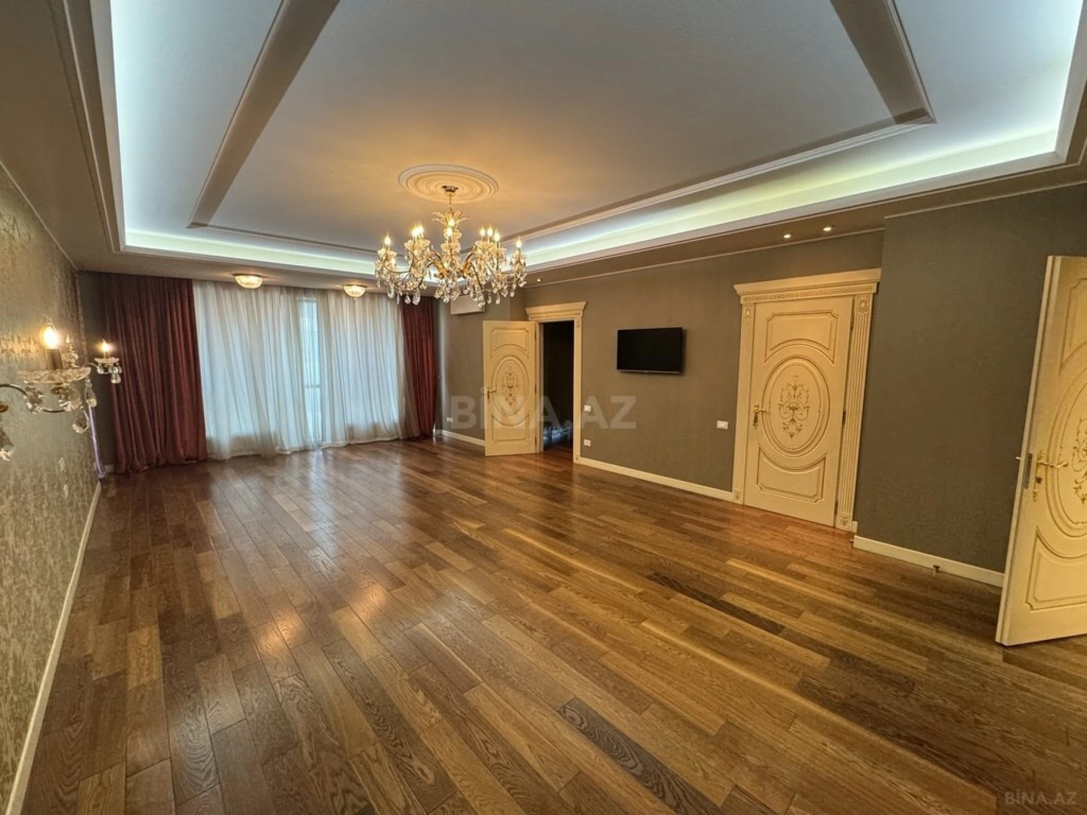 Satılır 6 otaqlı mənzil 470 m²