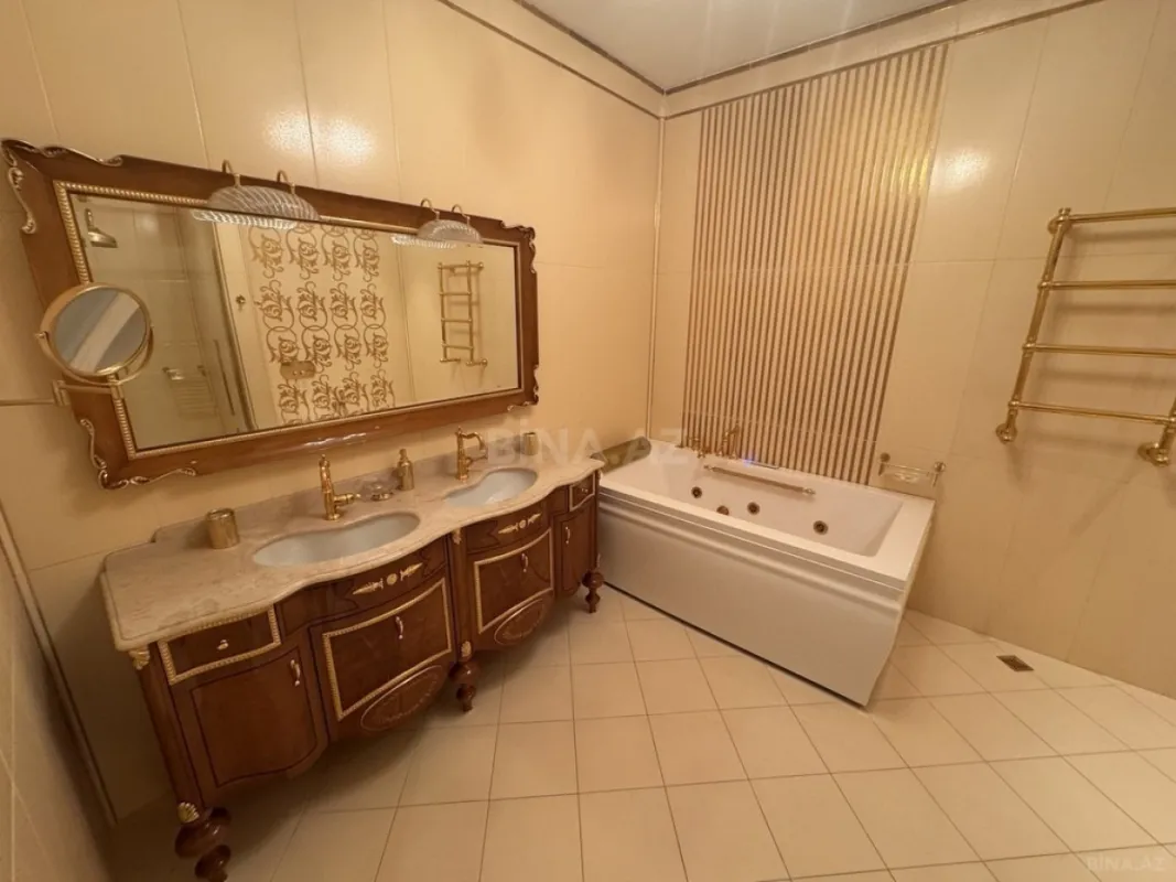 Satılır 6 otaqlı mənzil 470 m²