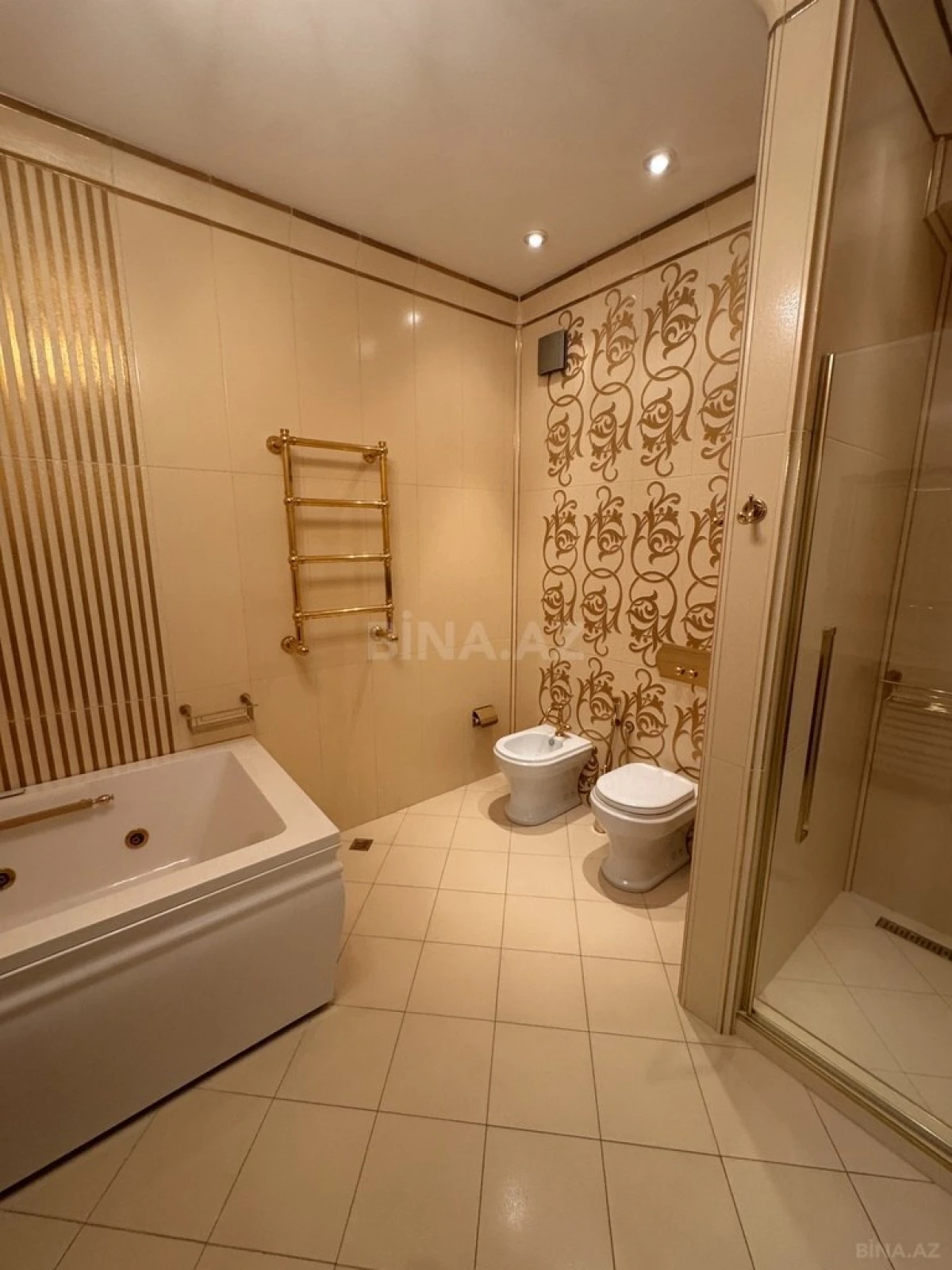 Satılır 6 otaqlı mənzil 470 m²