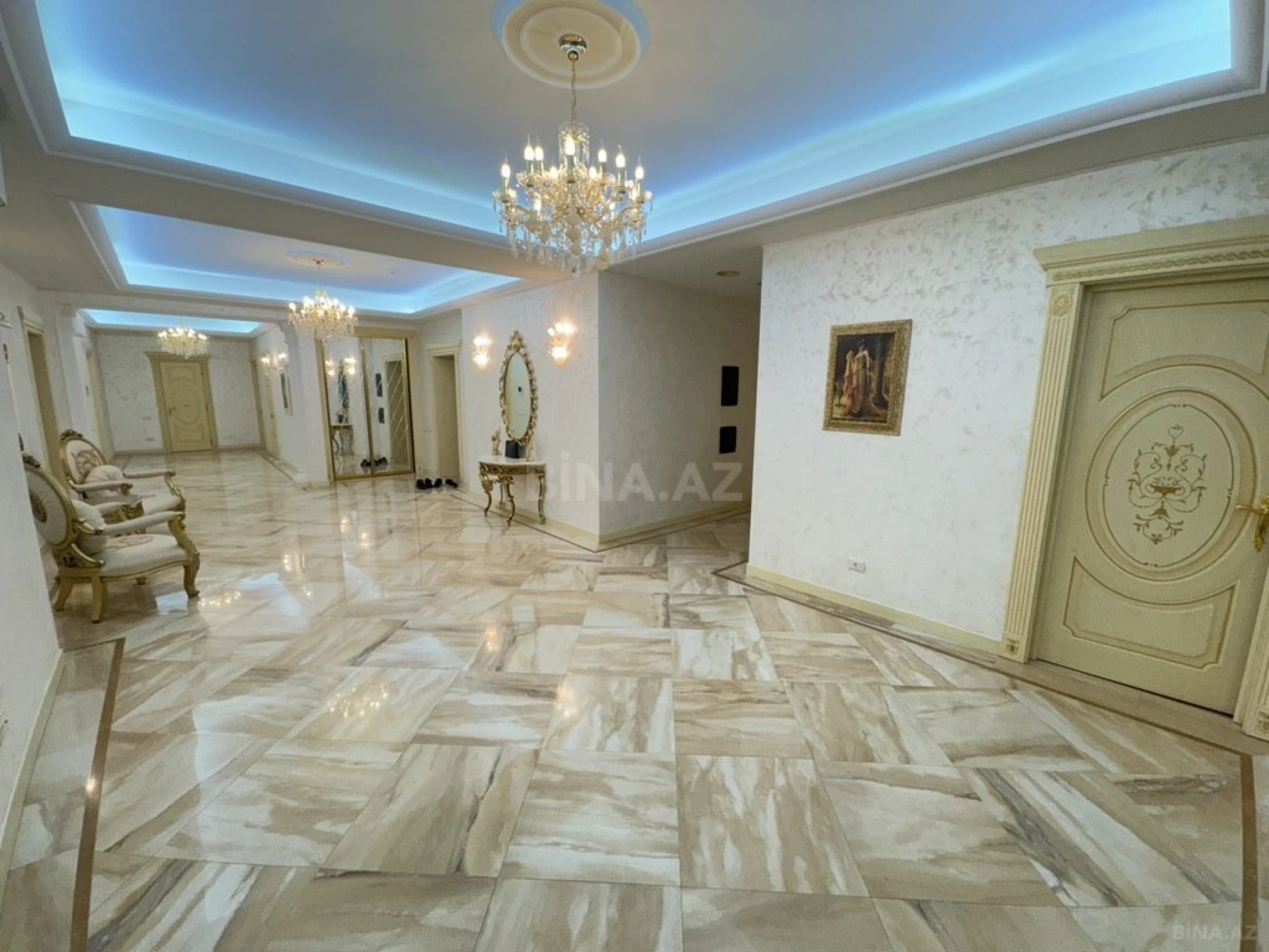 Satılır 6 otaqlı mənzil 470 m²
