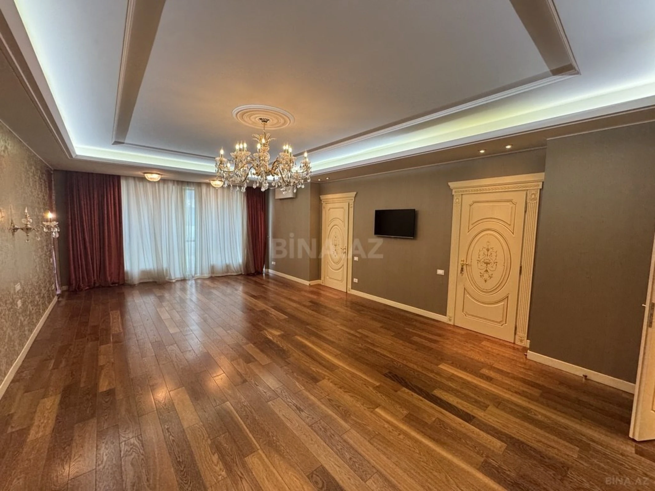 Satılır 6 otaqlı mənzil 470 m²