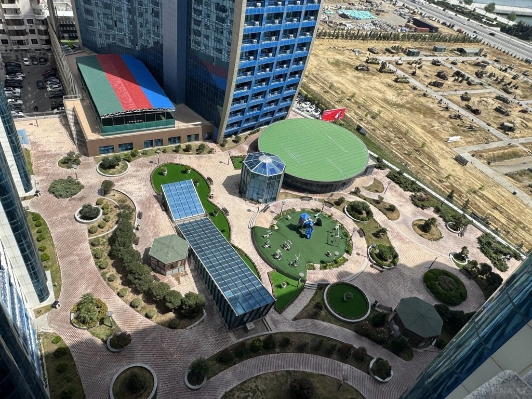 Satılır 6 otaqlı mənzil 470 m²