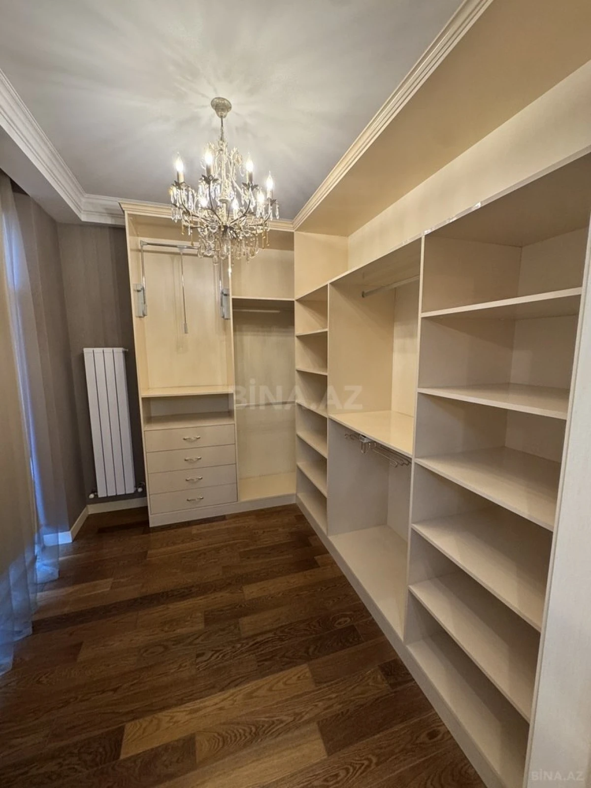 Satılır 6 otaqlı mənzil 470 m²