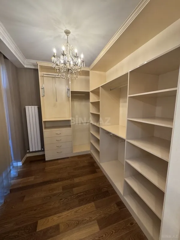 Satılır 6 otaqlı mənzil 470 m²
