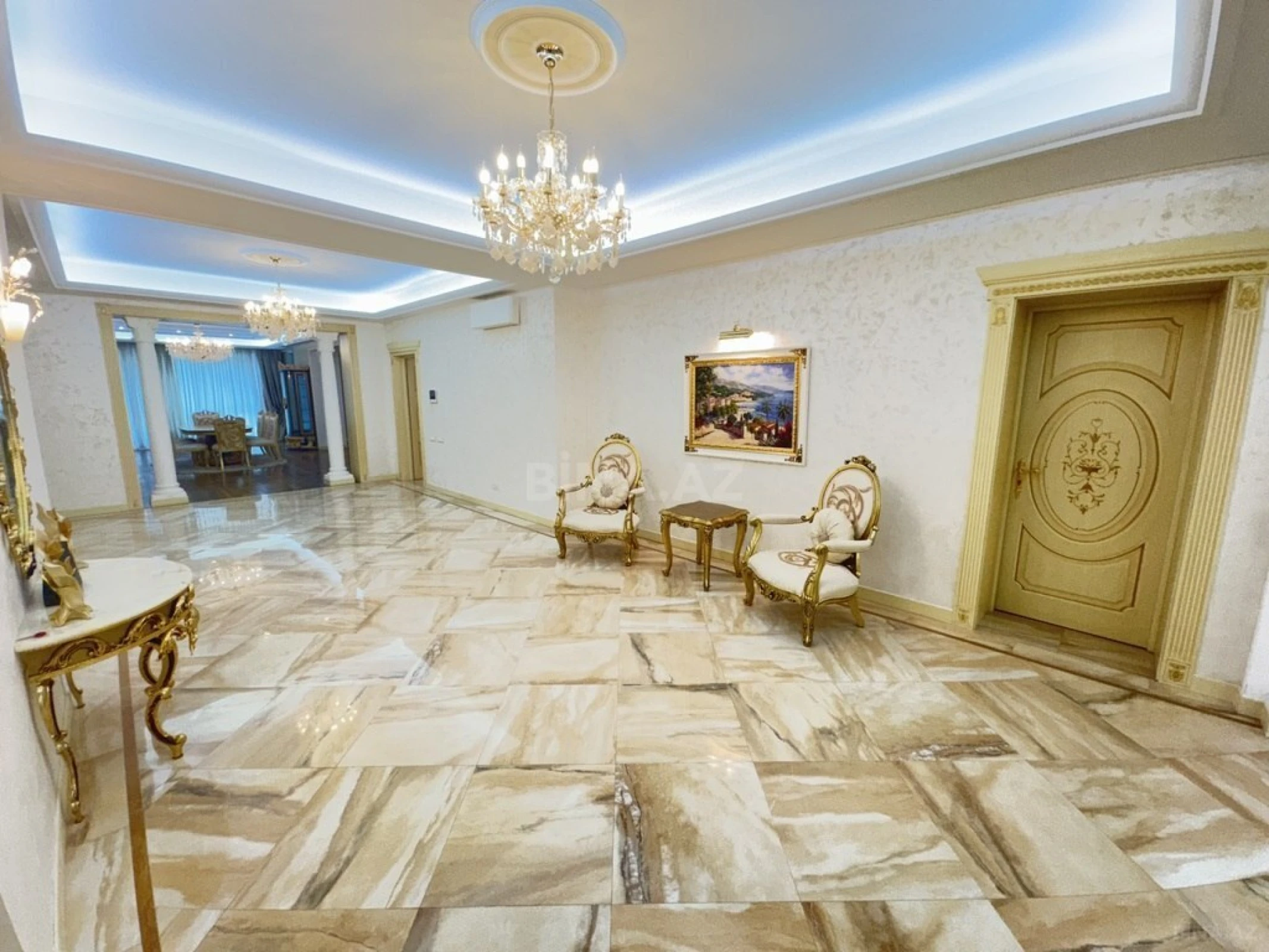 Satılır 6 otaqlı mənzil 470 m²