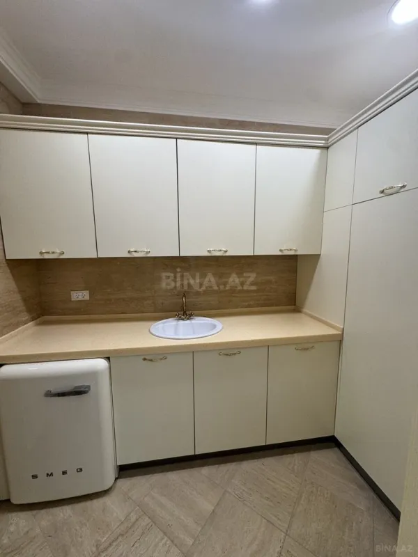Satılır 6 otaqlı mənzil 470 m²