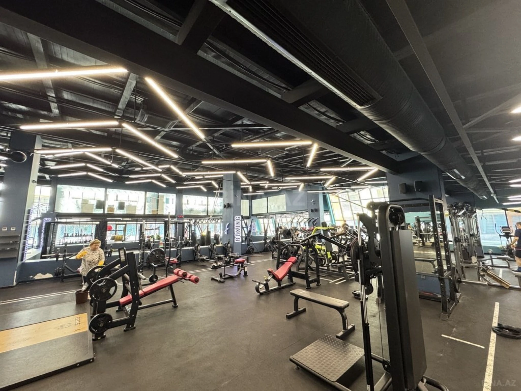 Satılır 6 otaqlı mənzil 470 m²