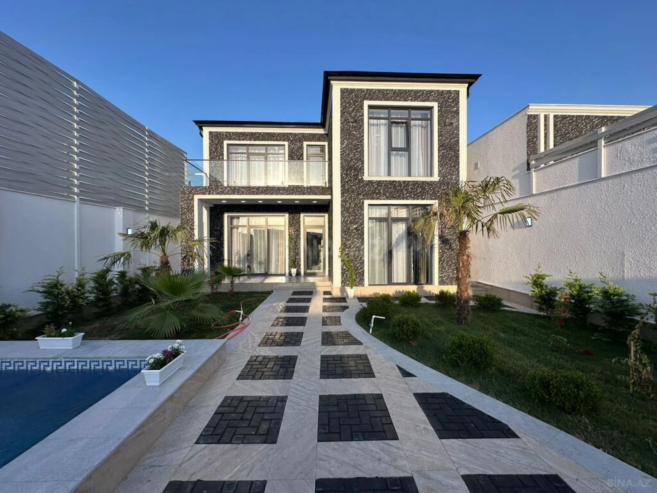 Satılır 5 otaqlı həyət evi 200 m²