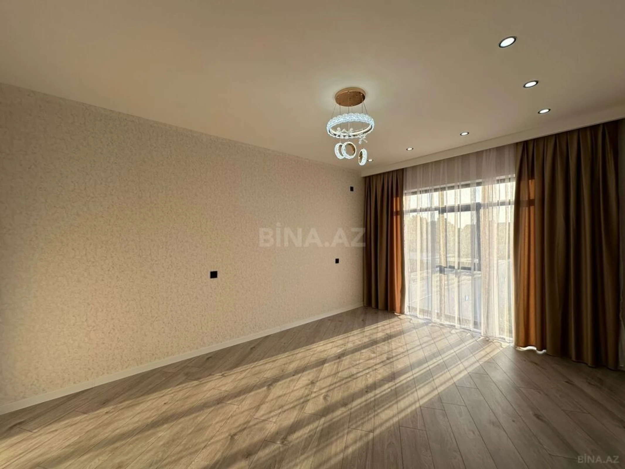 Satılır 5 otaqlı həyət evi 200 m²