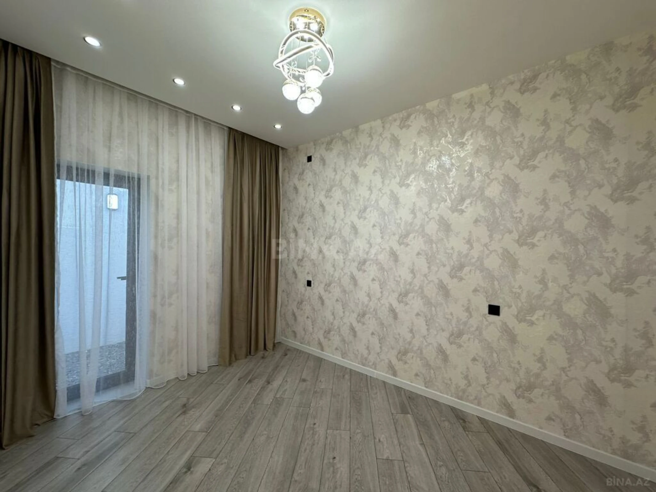 Satılır 5 otaqlı həyət evi 200 m²