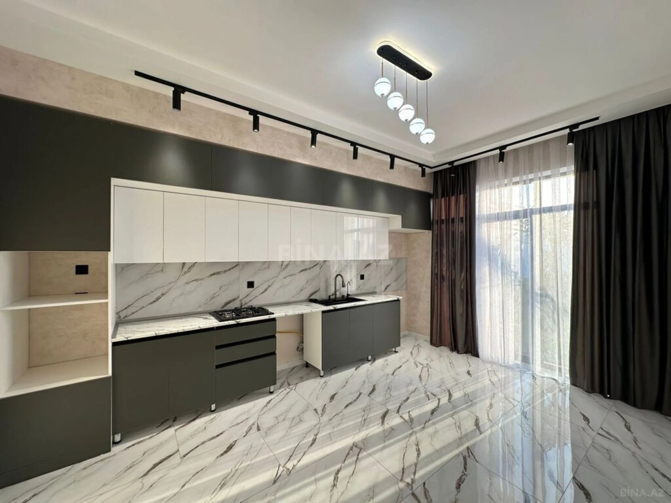 Satılır 5 otaqlı həyət evi 200 m²
