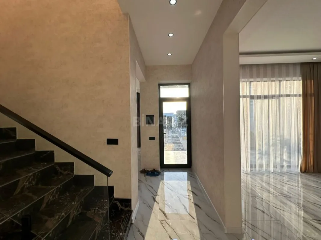 Satılır 5 otaqlı həyət evi 200 m²