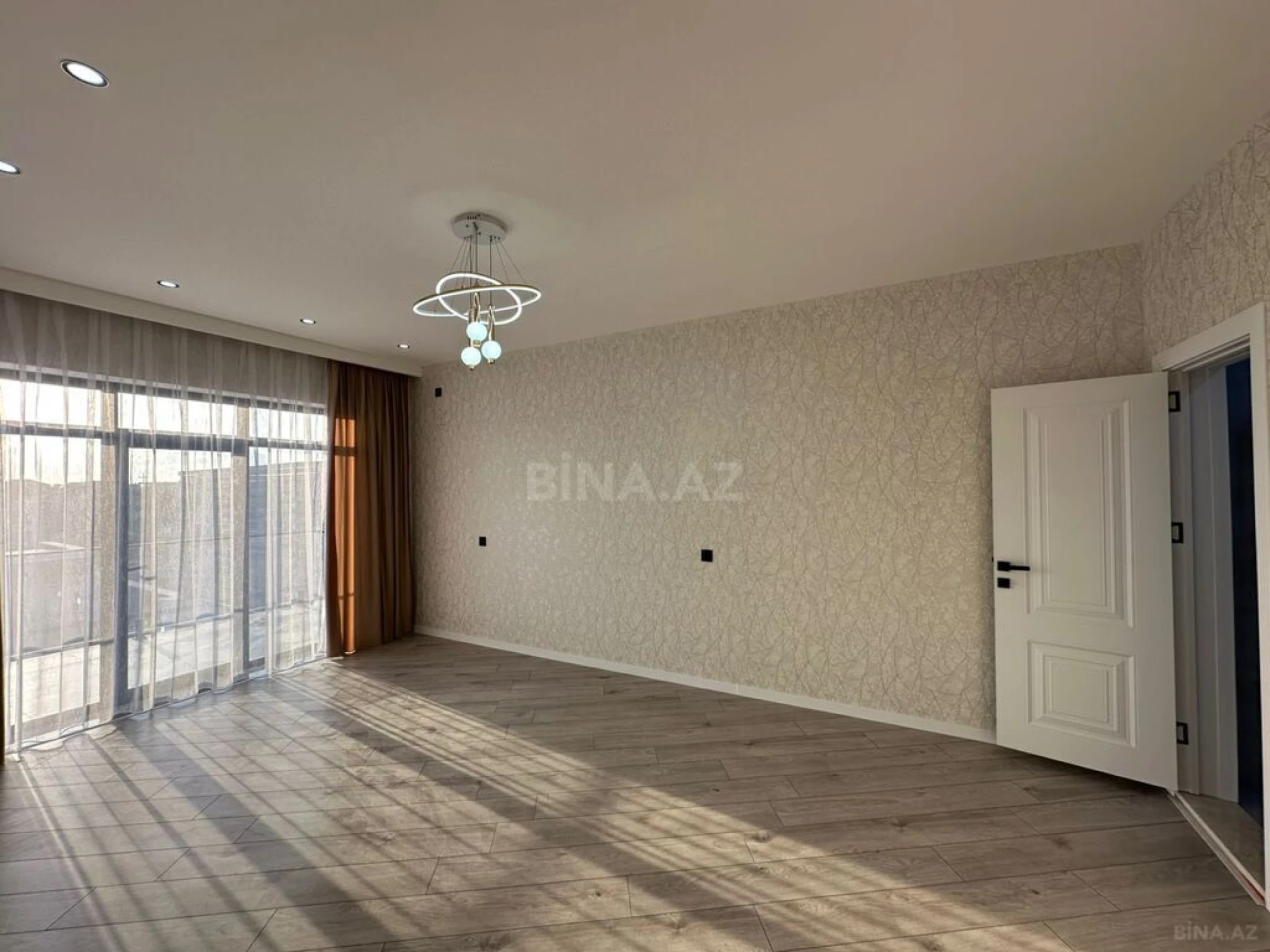 Satılır 5 otaqlı həyət evi 200 m²