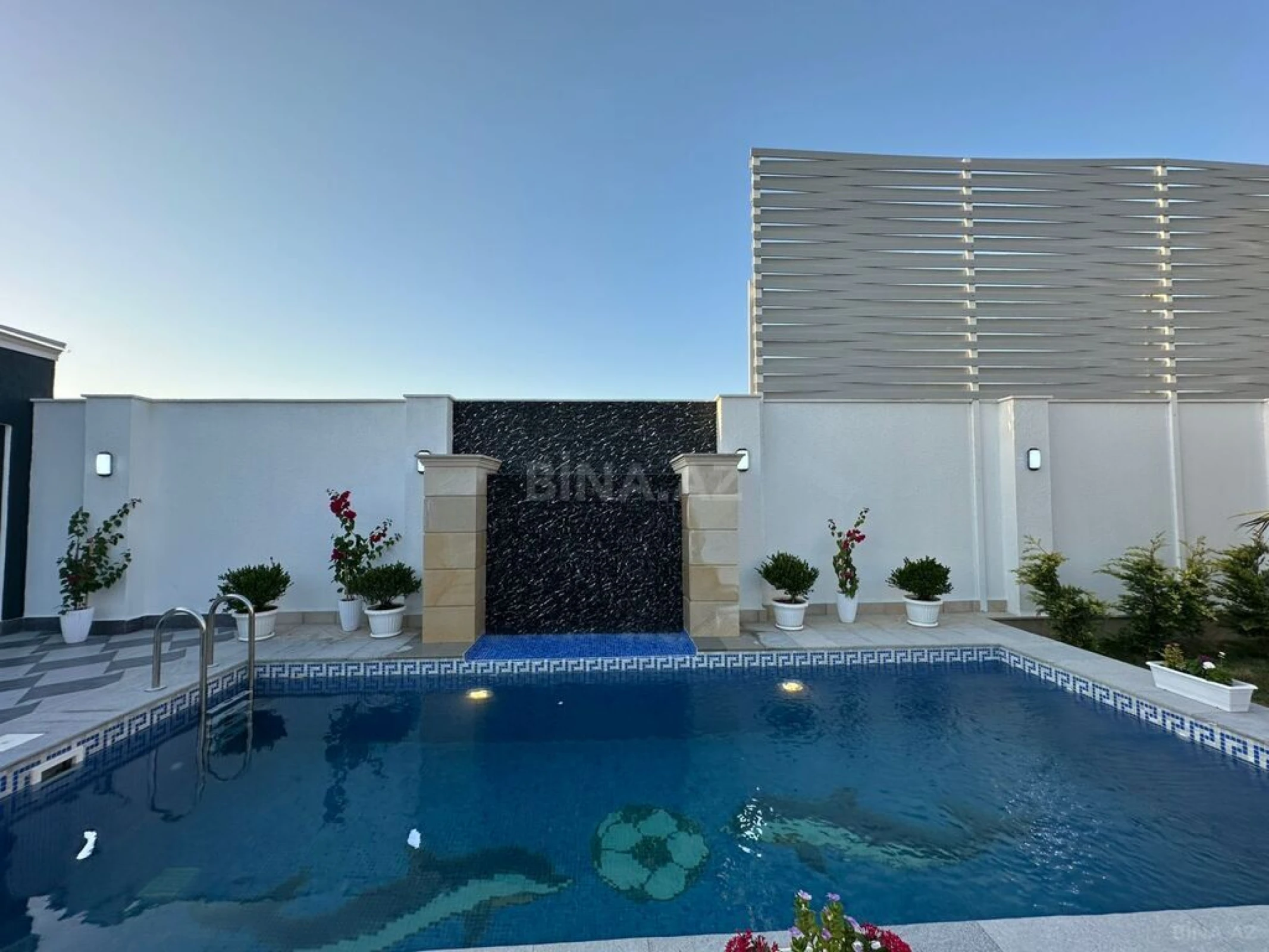 Satılır 5 otaqlı həyət evi 200 m²