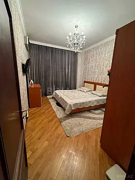 Satılır 3 otaqlı mənzil 160 m²
