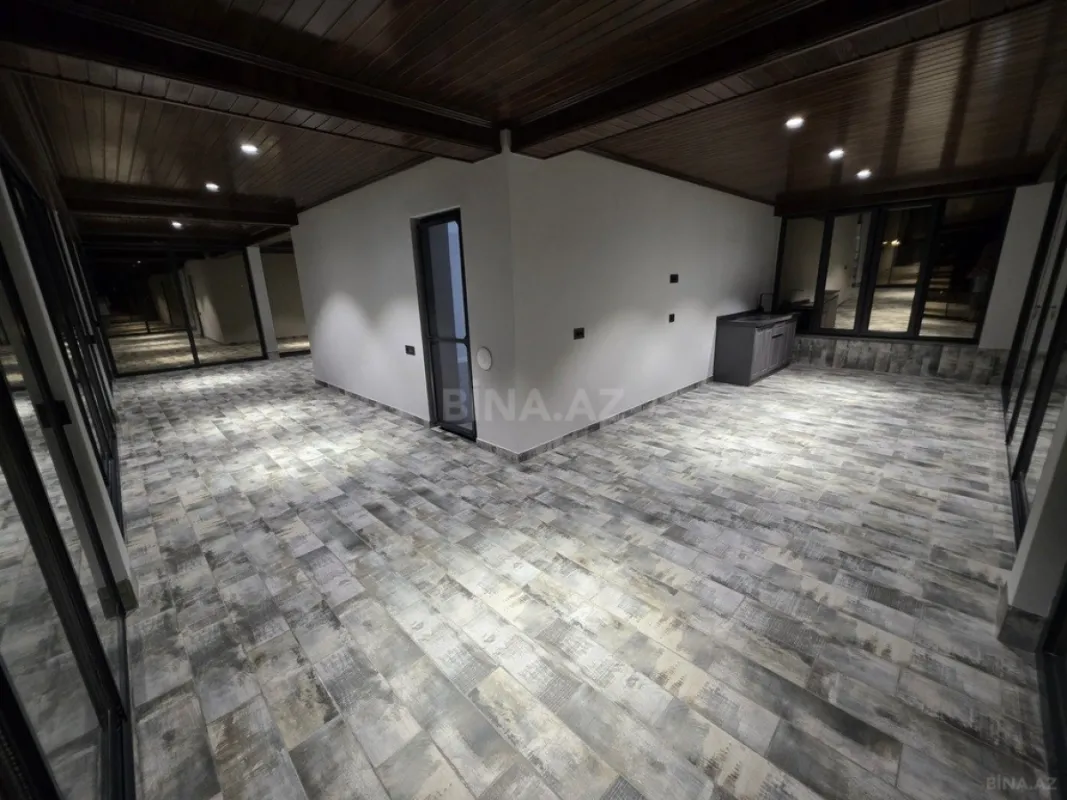 Satılır 9 otaqlı həyət evi 990 m²