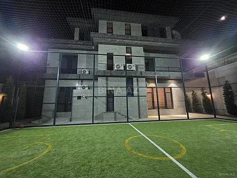 Satılır 9 otaqlı həyət evi 990 m²