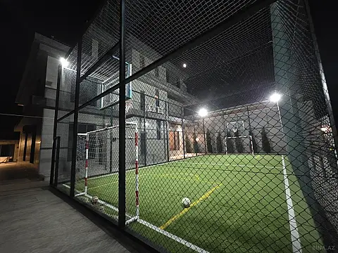 Satılır 9 otaqlı həyət evi 990 m²