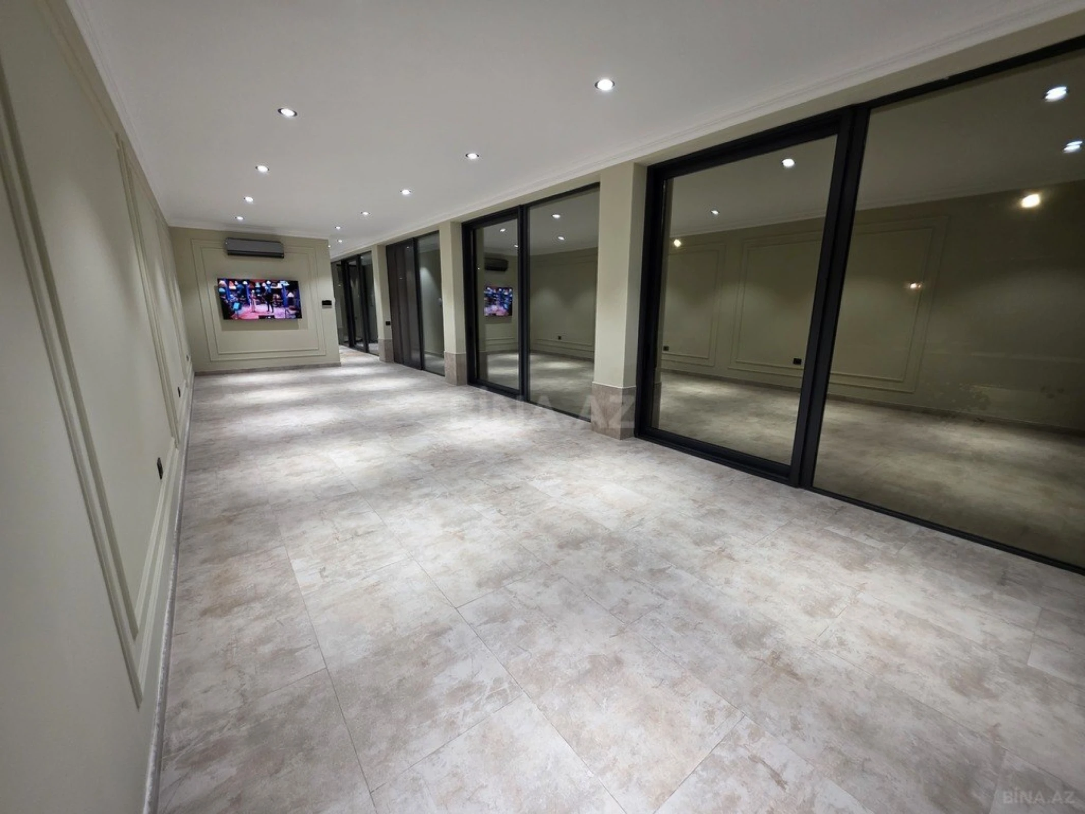 Satılır 9 otaqlı həyət evi 990 m²