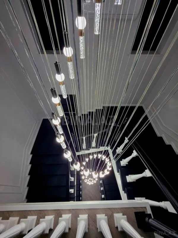 Satılır 9 otaqlı həyət evi 990 m²