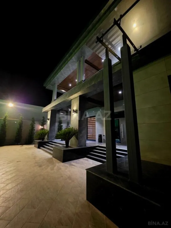 Satılır 9 otaqlı həyət evi 990 m²