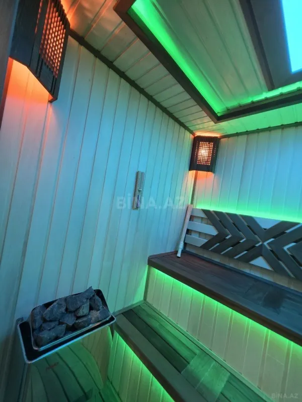 Satılır 9 otaqlı həyət evi 990 m²