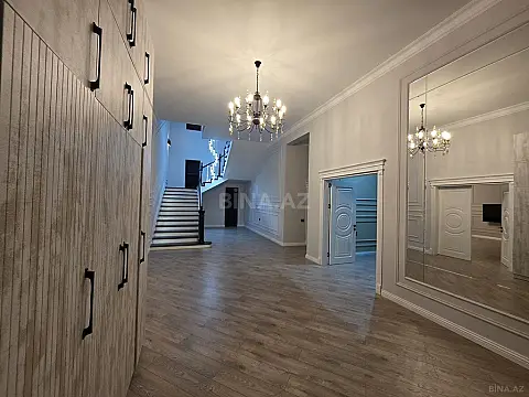 Satılır 9 otaqlı həyət evi 990 m²