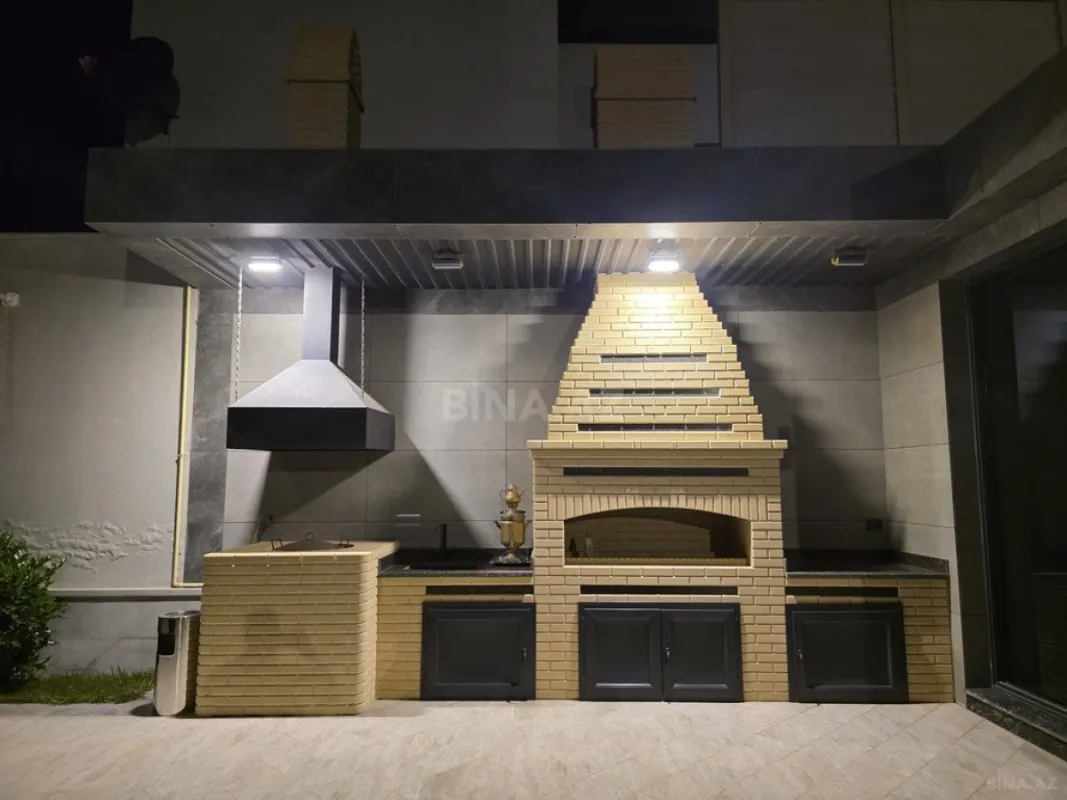 Satılır 9 otaqlı həyət evi 990 m²