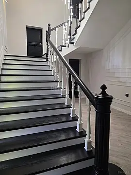 Satılır 9 otaqlı həyət evi 990 m²