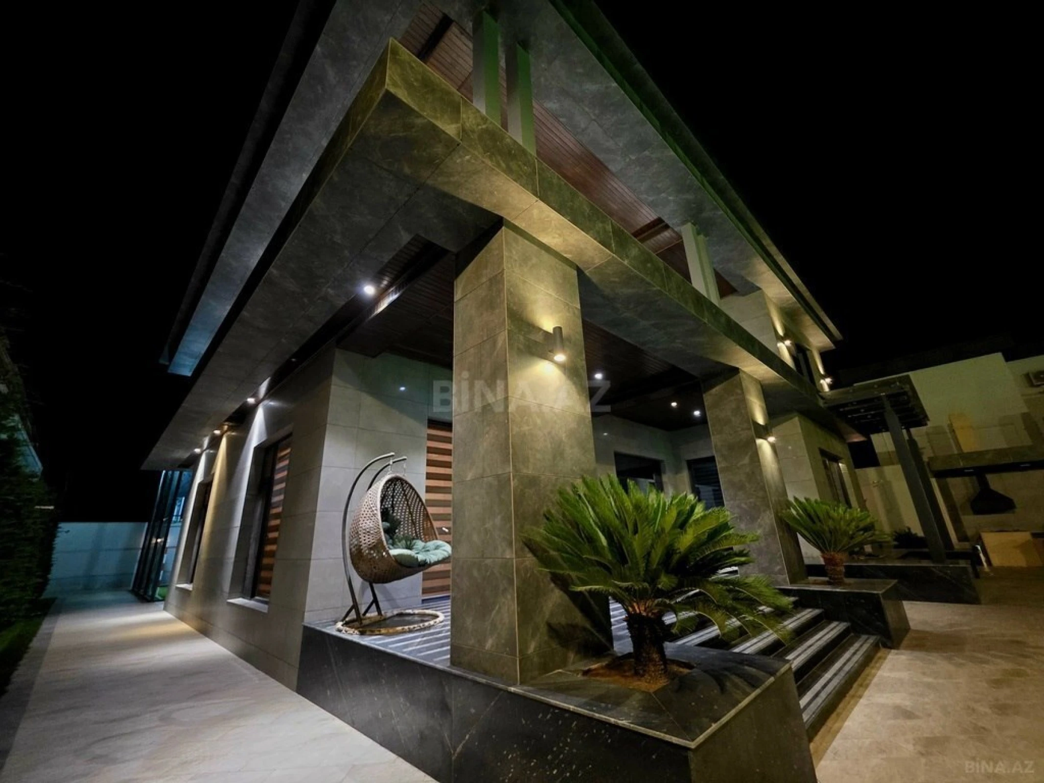 Satılır 9 otaqlı həyət evi 990 m²