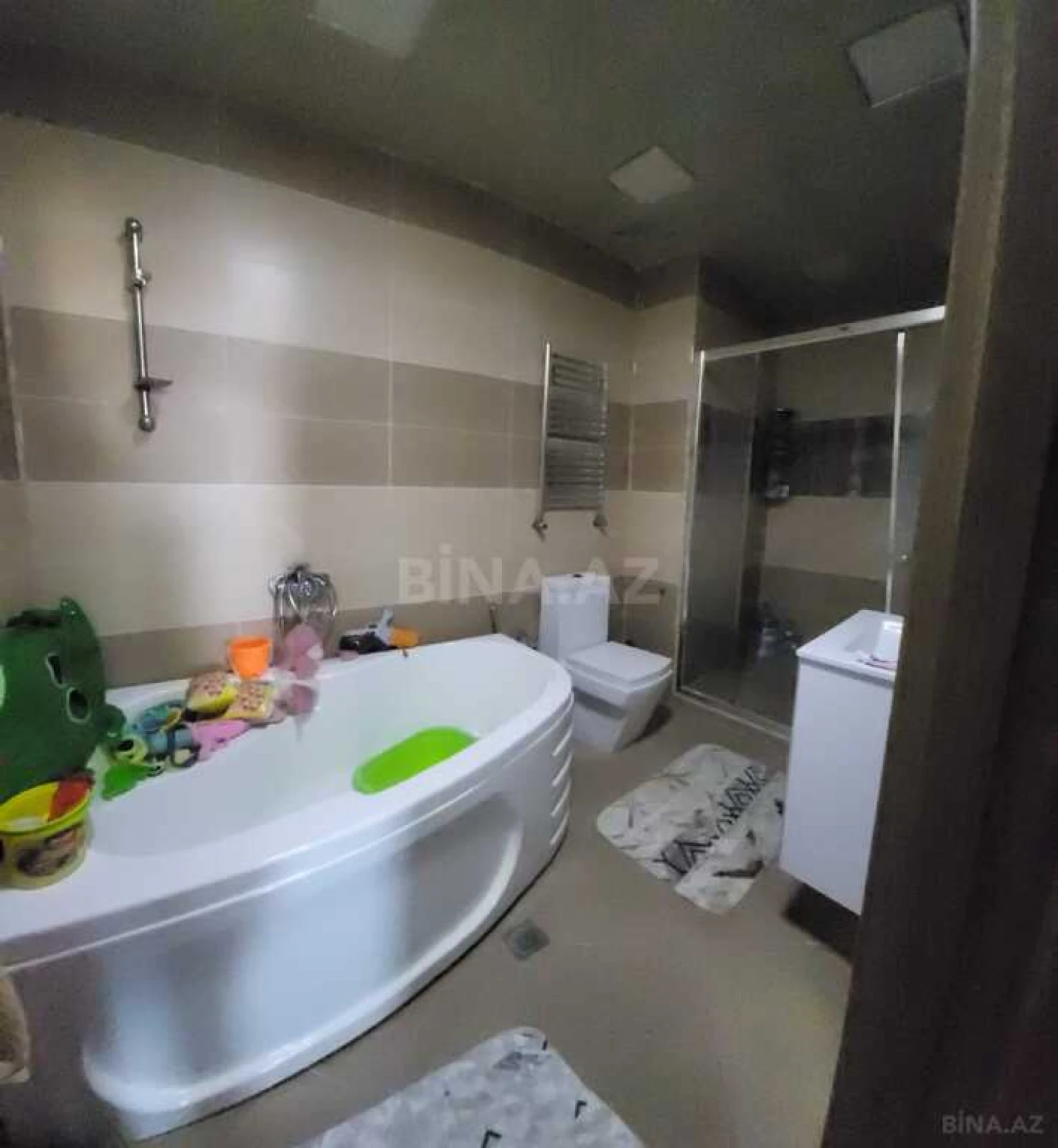 Satılır 3 otaqlı mənzil 139 m²