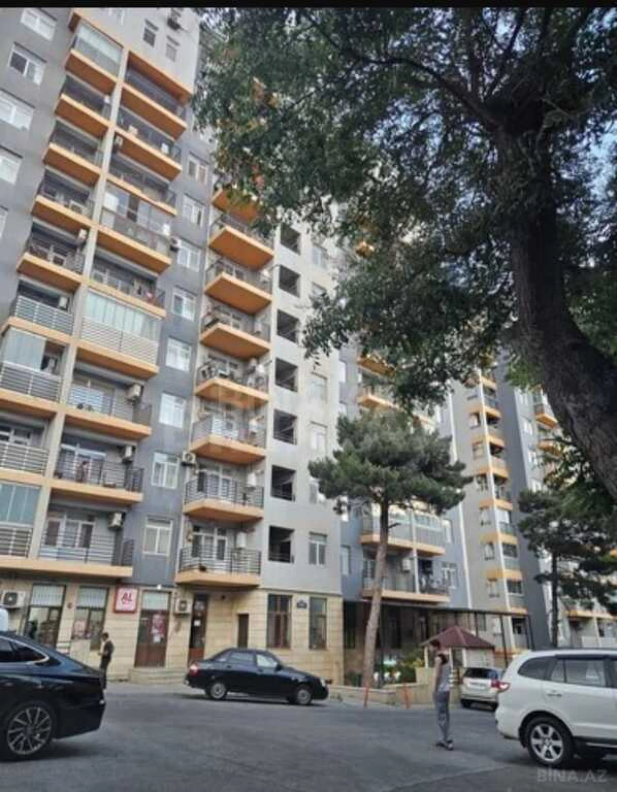 Satılır 3 otaqlı mənzil 139 m²