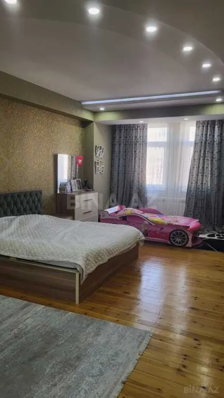 Satılır 3 otaqlı mənzil 139 m²