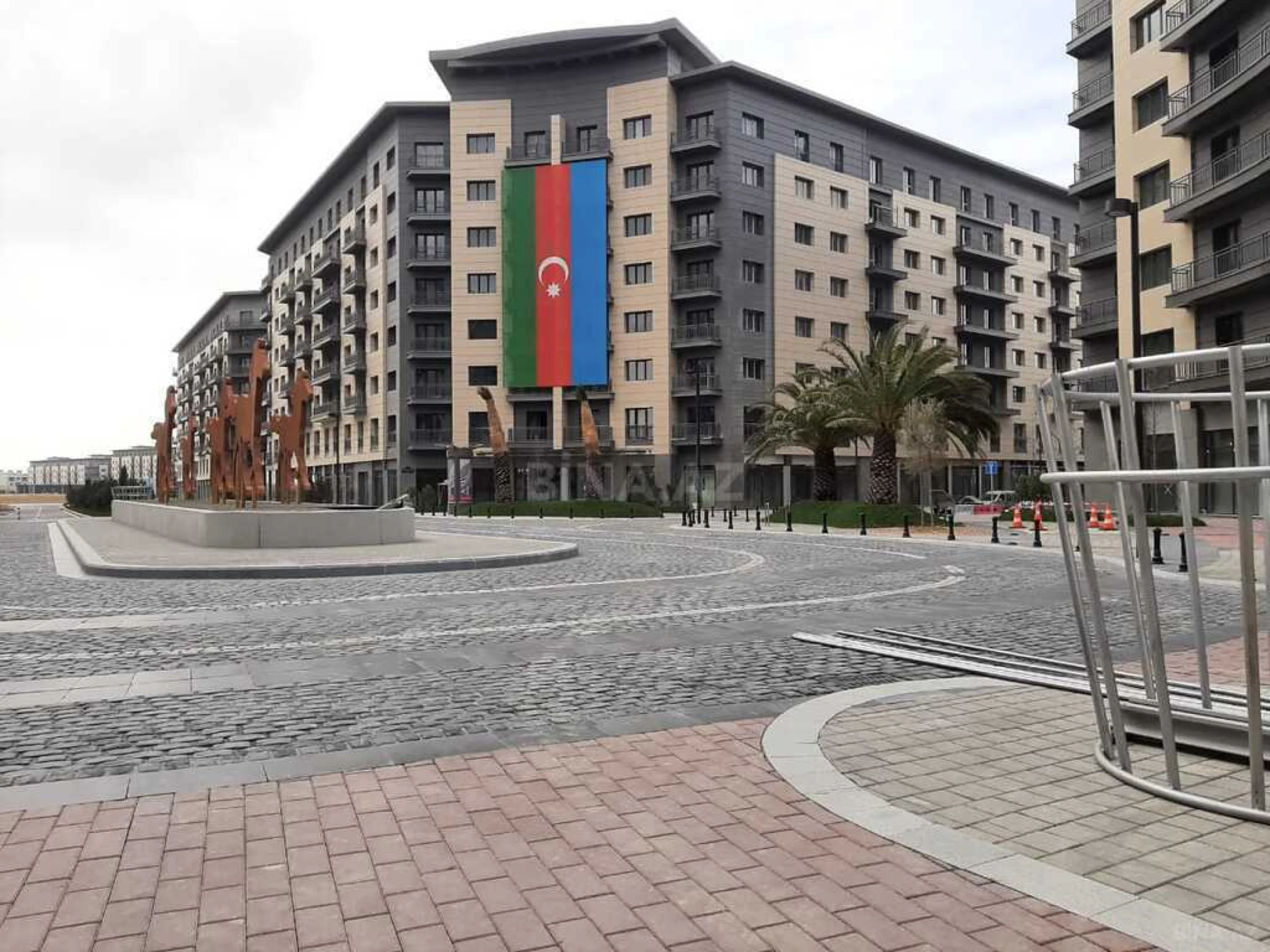 Satılır 5 otaqlı mənzil 258 m²