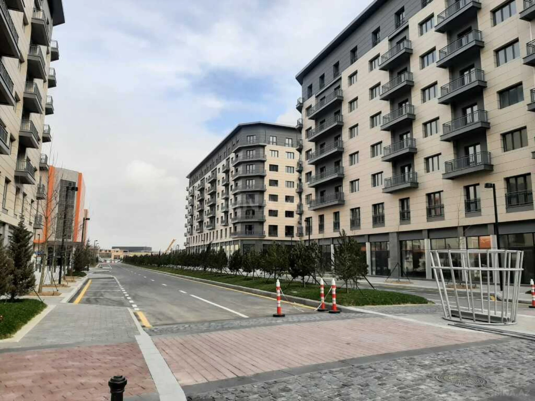 Satılır 5 otaqlı mənzil 258 m²