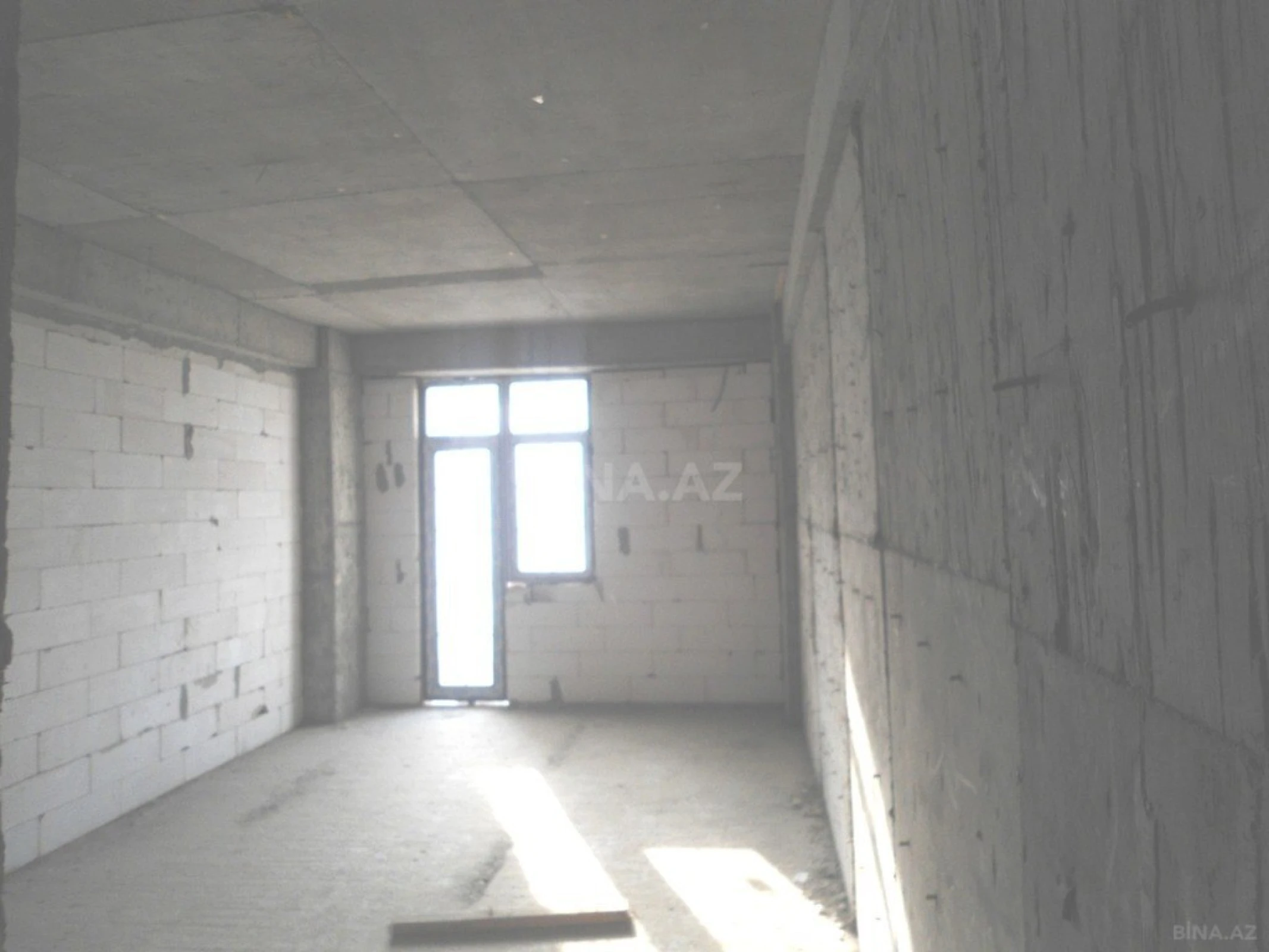 Satılır 5 otaqlı mənzil 258 m²