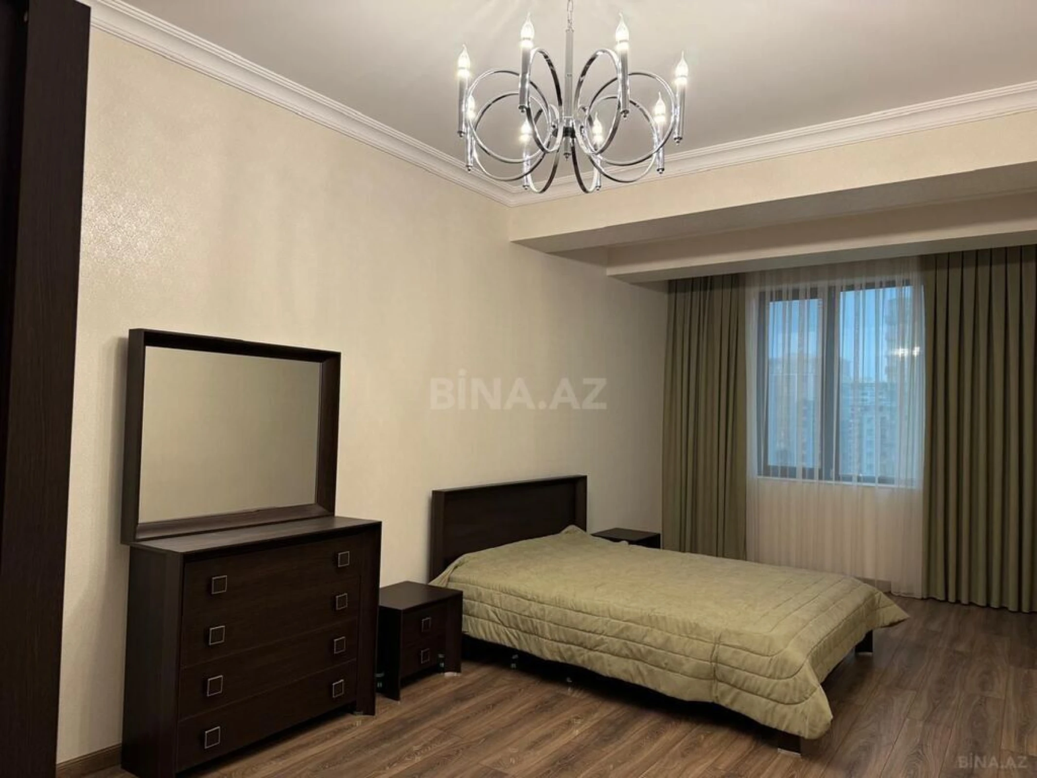 Satılır 3 otaqlı mənzil 125 m²