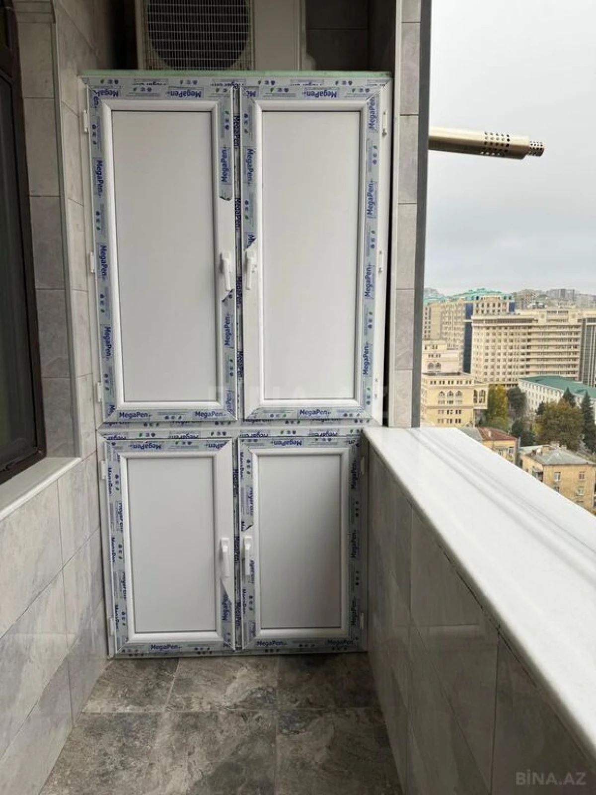 Satılır 3 otaqlı mənzil 125 m²