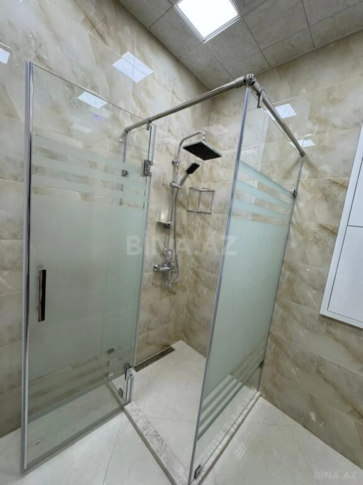Satılır 3 otaqlı mənzil 125 m²