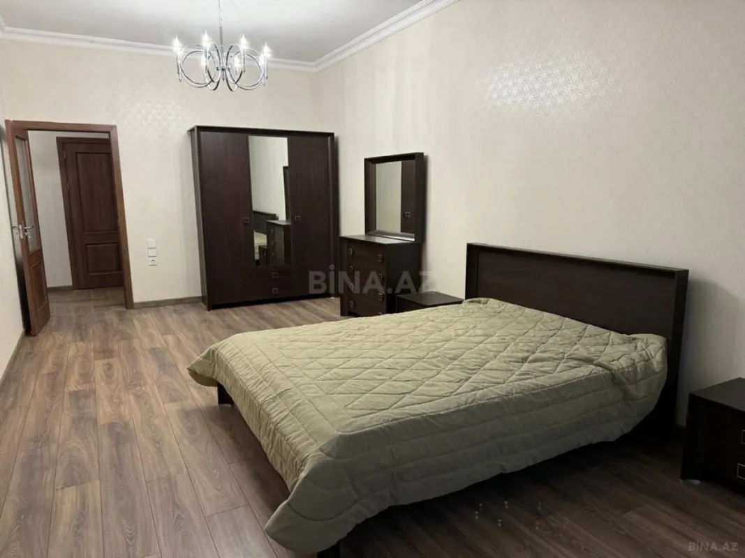 Satılır 3 otaqlı mənzil 125 m²
