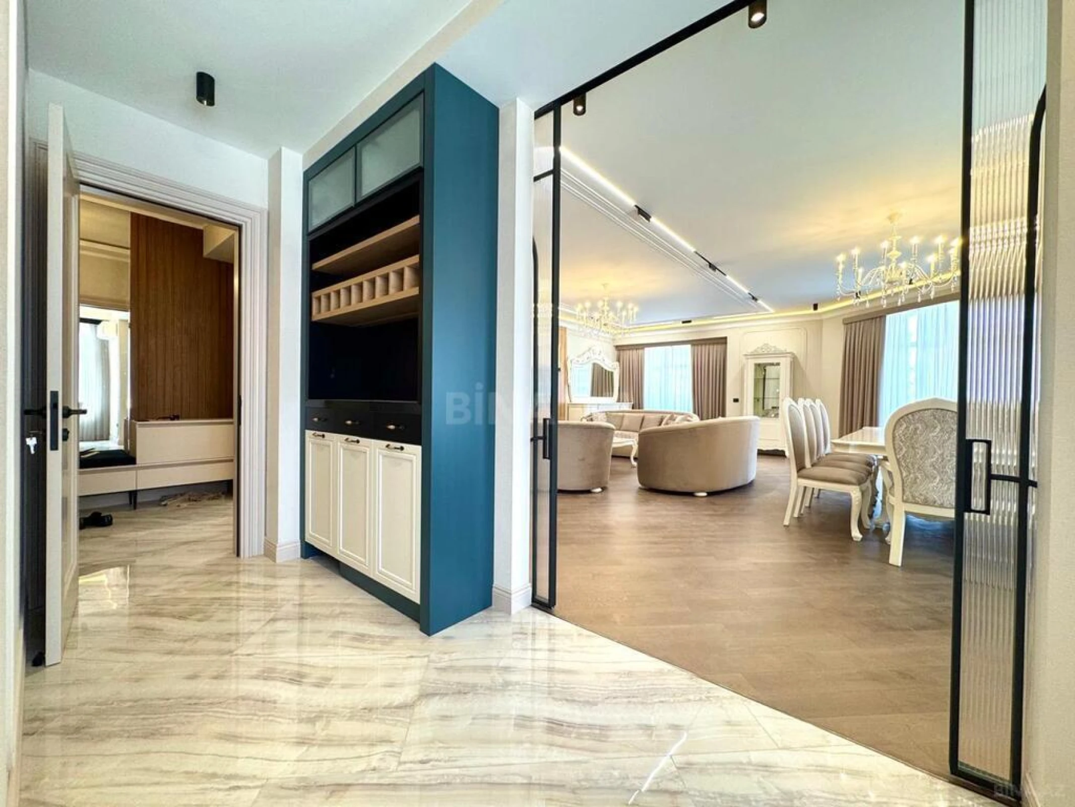 Kirayə verilir 5 otaqlı mənzil 275 m²