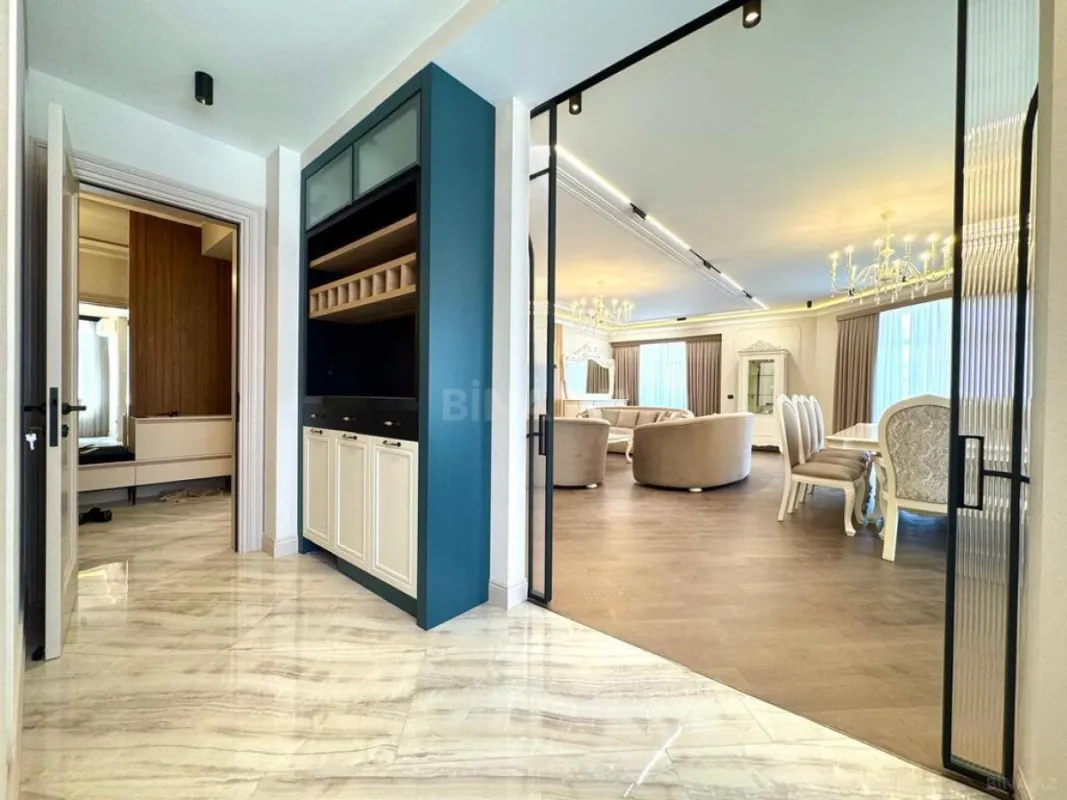 Kirayə verilir 5 otaqlı mənzil 275 m²