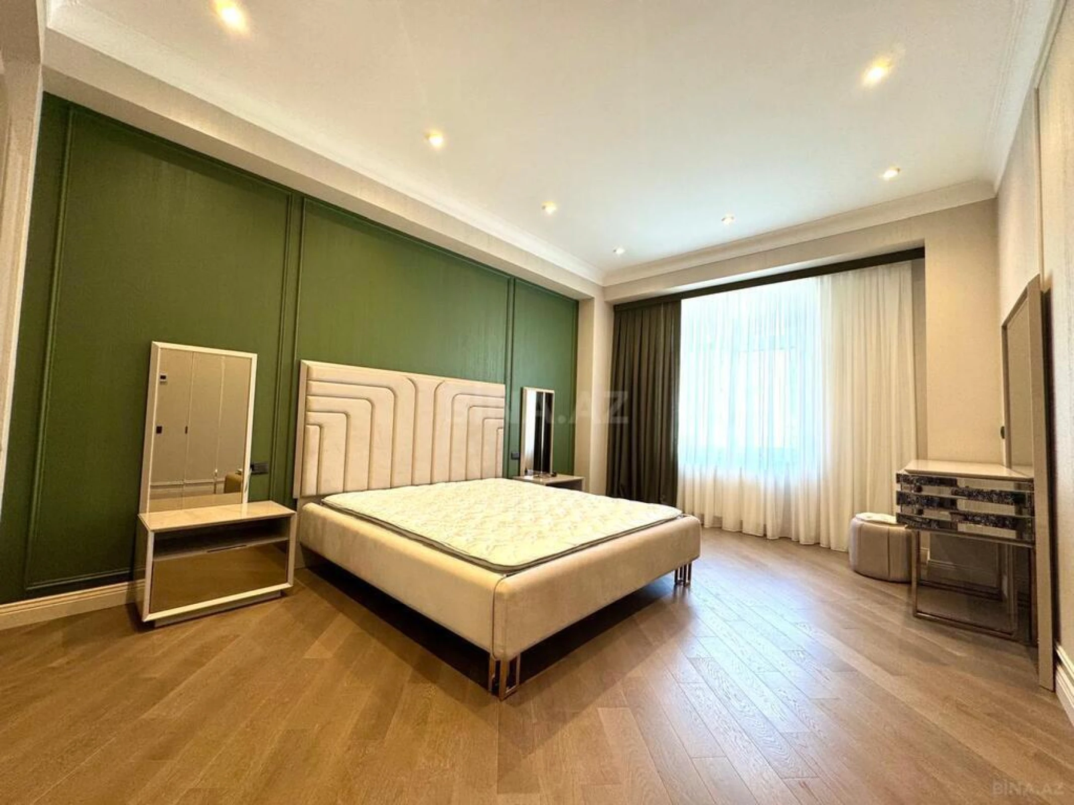 Kirayə verilir 5 otaqlı mənzil 275 m²