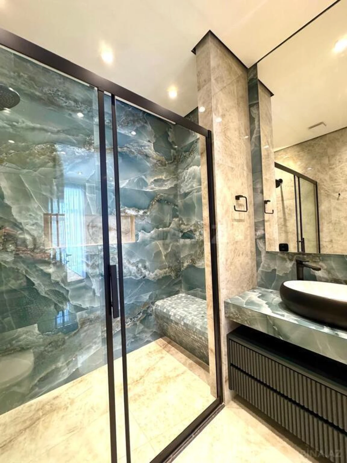 Kirayə verilir 5 otaqlı mənzil 275 m²