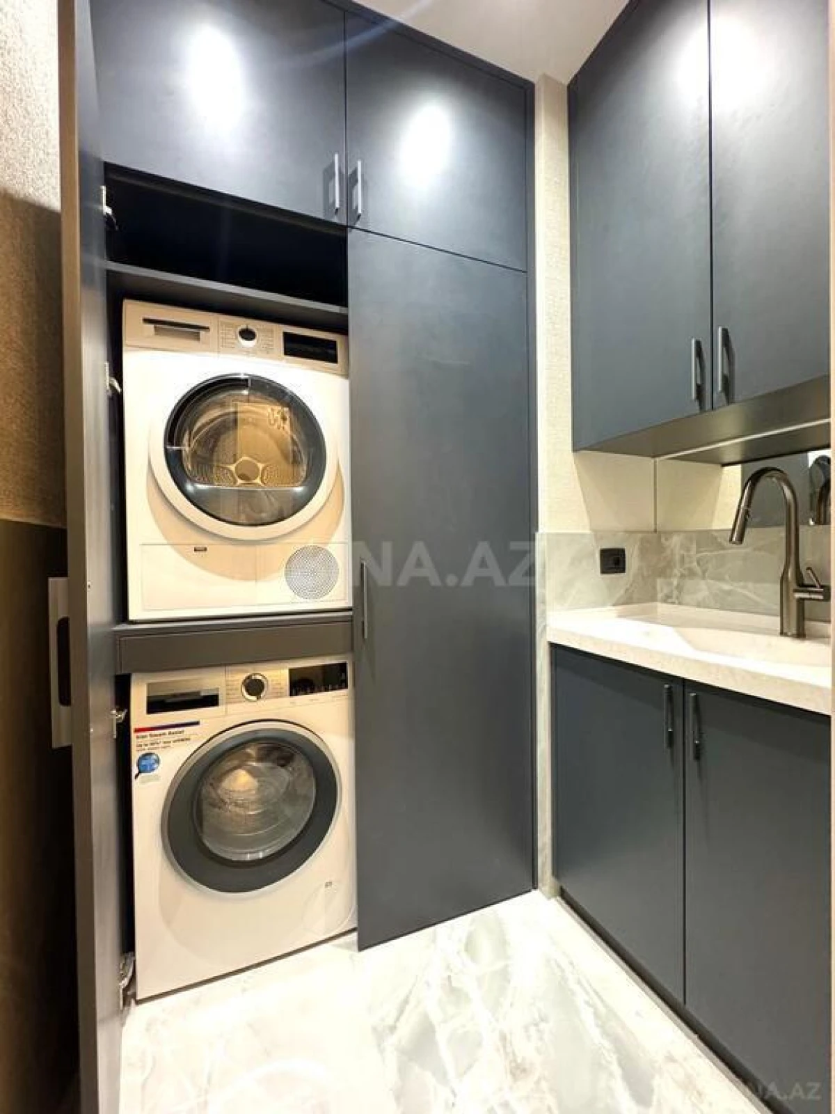 Kirayə verilir 5 otaqlı mənzil 275 m²